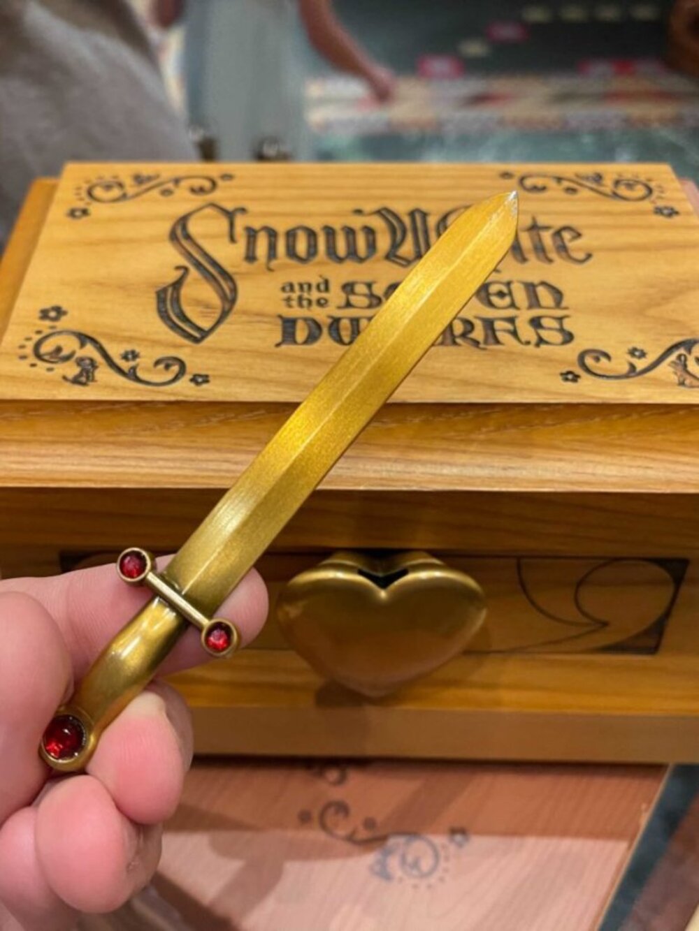 "Snow White and the Seven Dwarfs" Evil Queen Box
